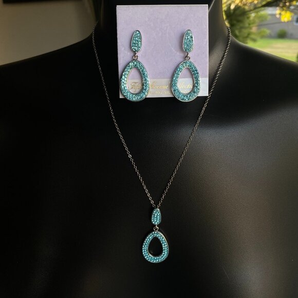 Robin's Egg Blue Swarovski Crystal Necklace  Earrings - Picture 2 of 7
